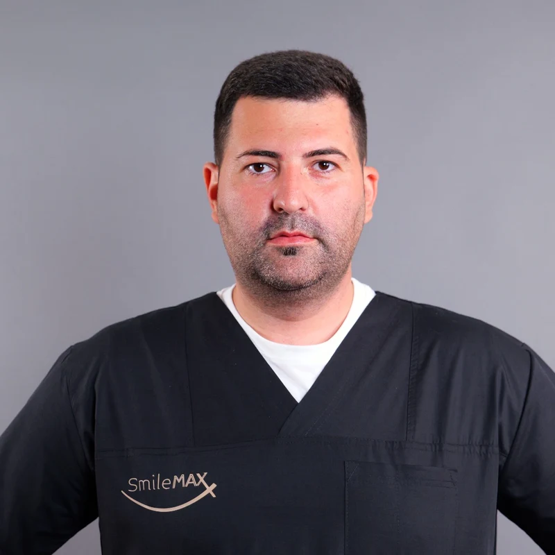 Răzvan, tehnician dentar, CEO și fondator SmileMAX